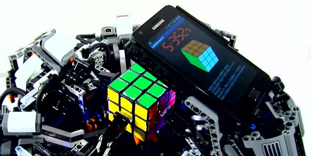 CubeStormer II : le Rubik’s Cube n’a plus de secret