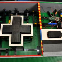 Manette NES géante en Lego