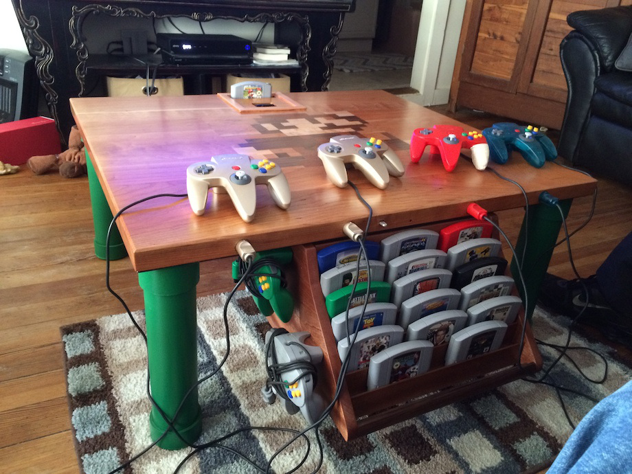 Mod Nintendo N64 – Il réalise une marqueterie Super Mario dans sa table de salon