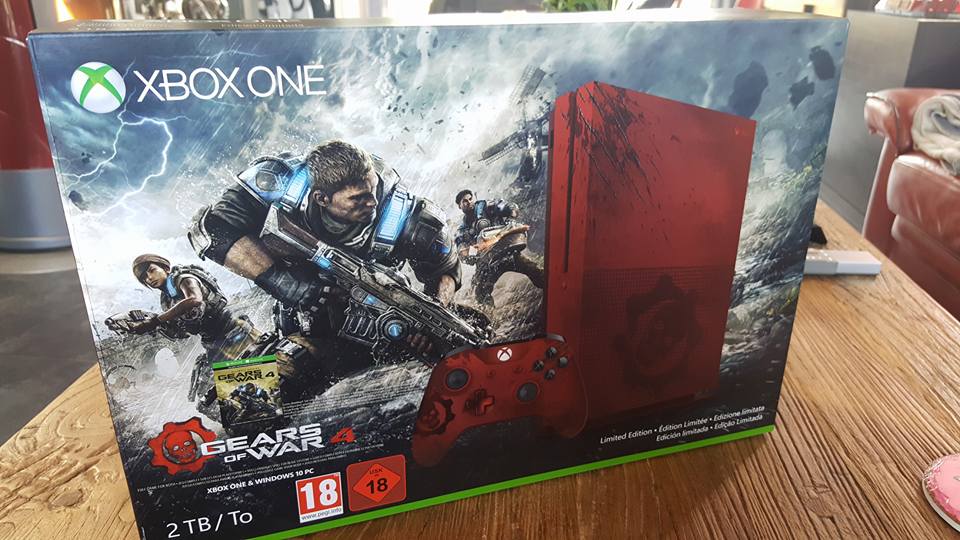 Des photos de la Xbox One S édition limitée Gears of War