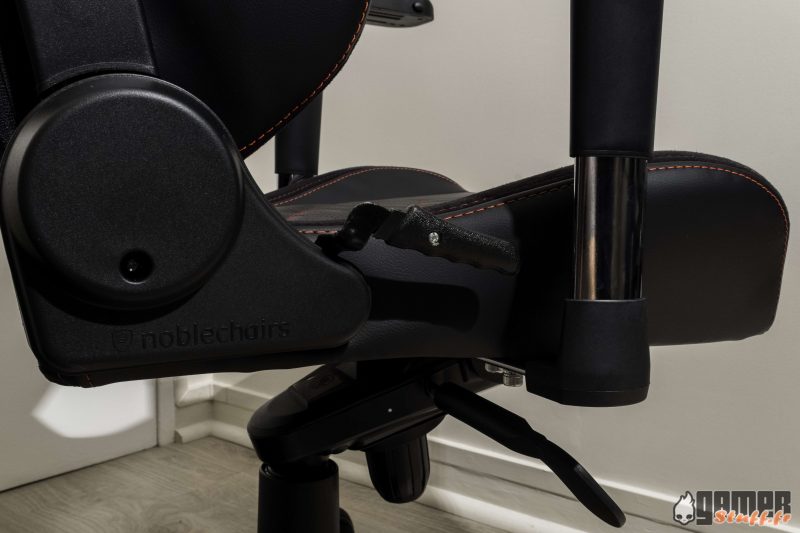 Noblechairs Epic levers 1