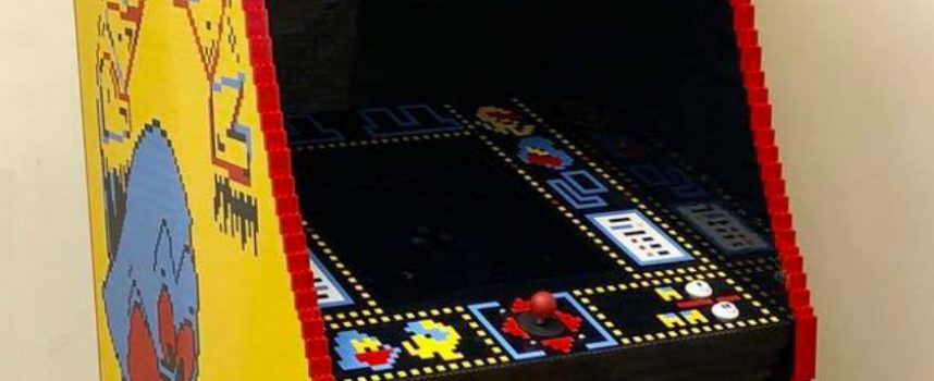 Une borne arcade PAC-MAN réalisée en LEGO