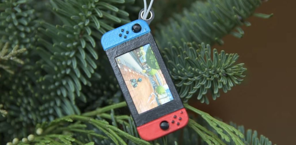 Il fabrique des décorations de Noël Nintendo Switch (presque) fonctionnelles.
